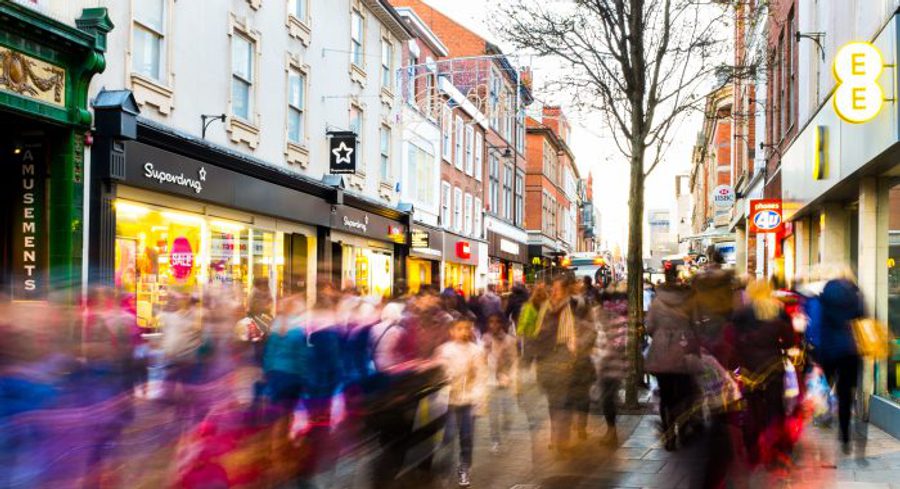 High street shoppers e1537978158552