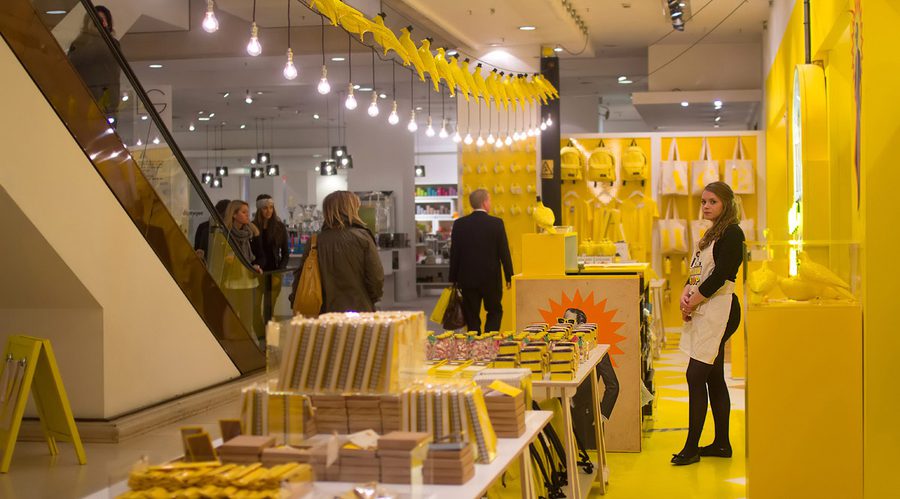 Blog yellow pantone 109 08 1